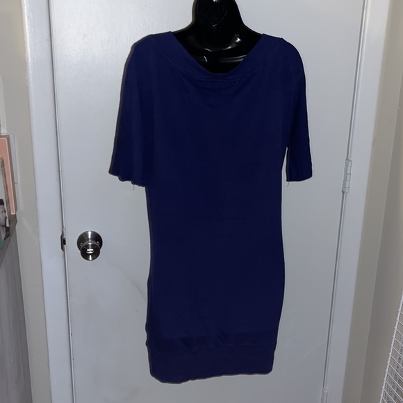 Cute shirt/dress-can be worn off the shoulder - Picture 2 of 2